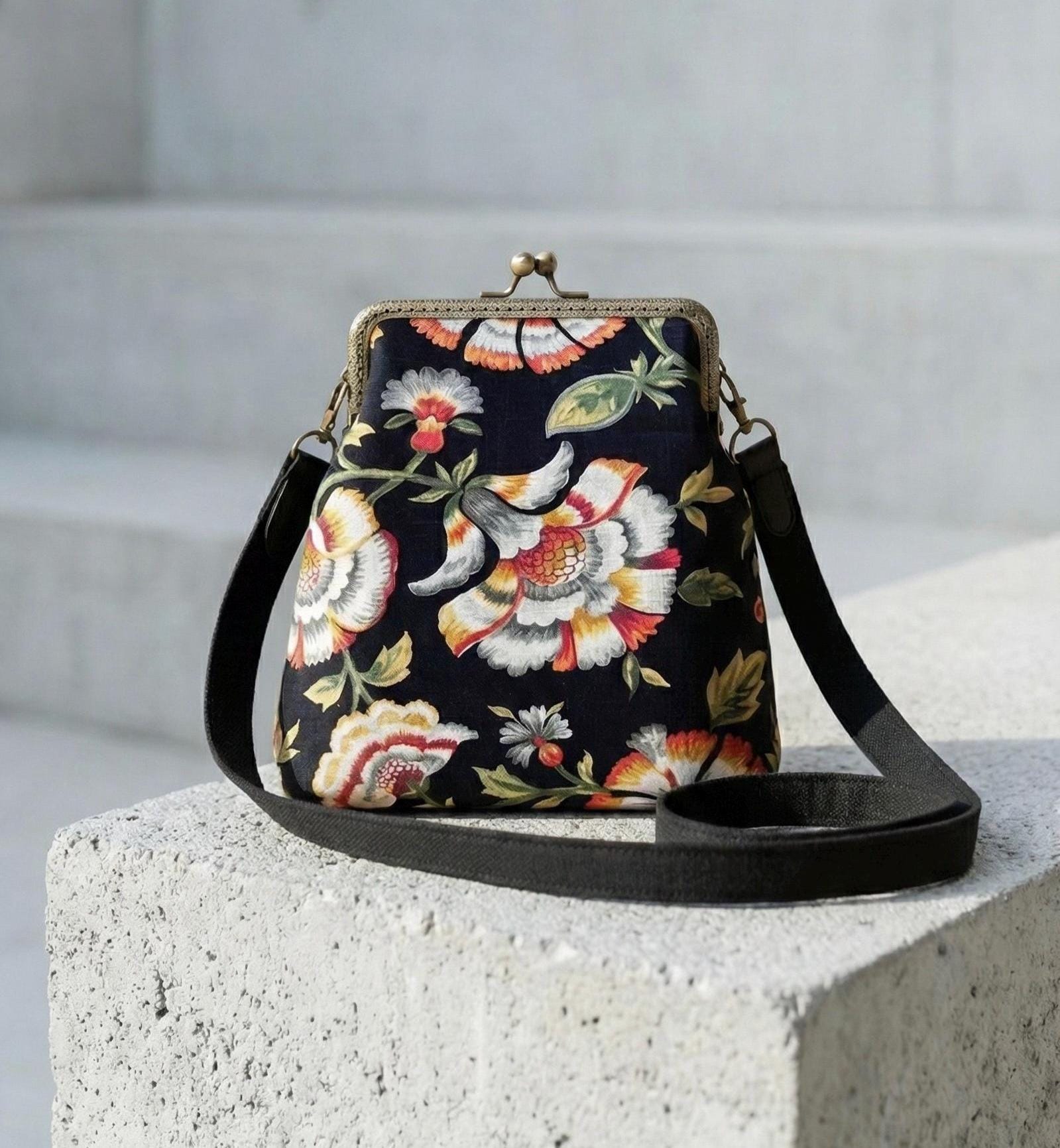 Vintage Floral Tapestry Crossbody Bag, Victorian Style Kiss Lock Purse for Cottagecore Lovers
