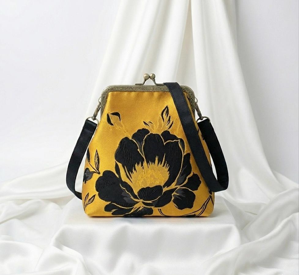 Handmade Floral Embroidered Kiss-Lock Crossbody Bag – Evening Purse