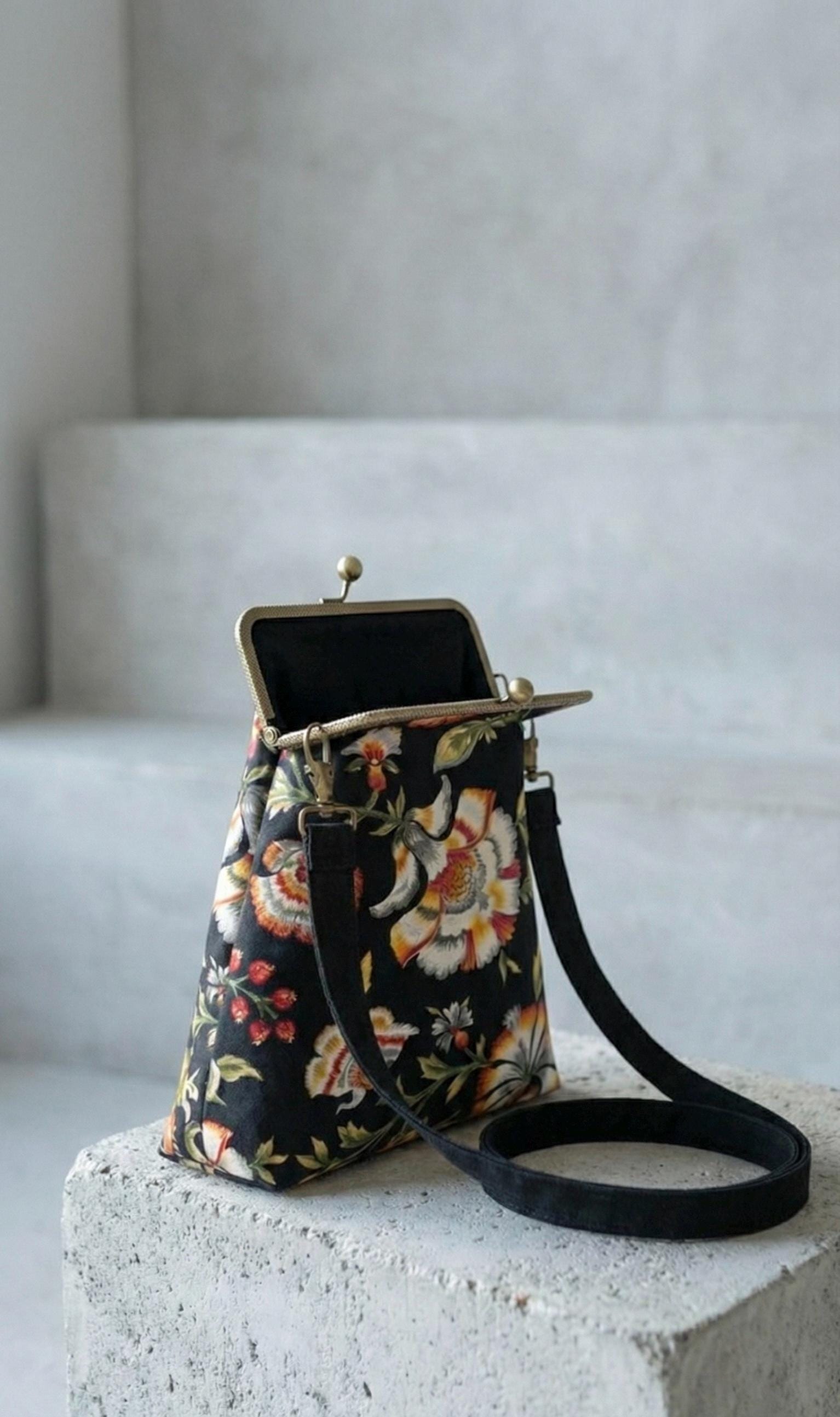 Vintage Floral Tapestry Crossbody Bag, Victorian Style Kiss Lock Purse for Cottagecore Lovers