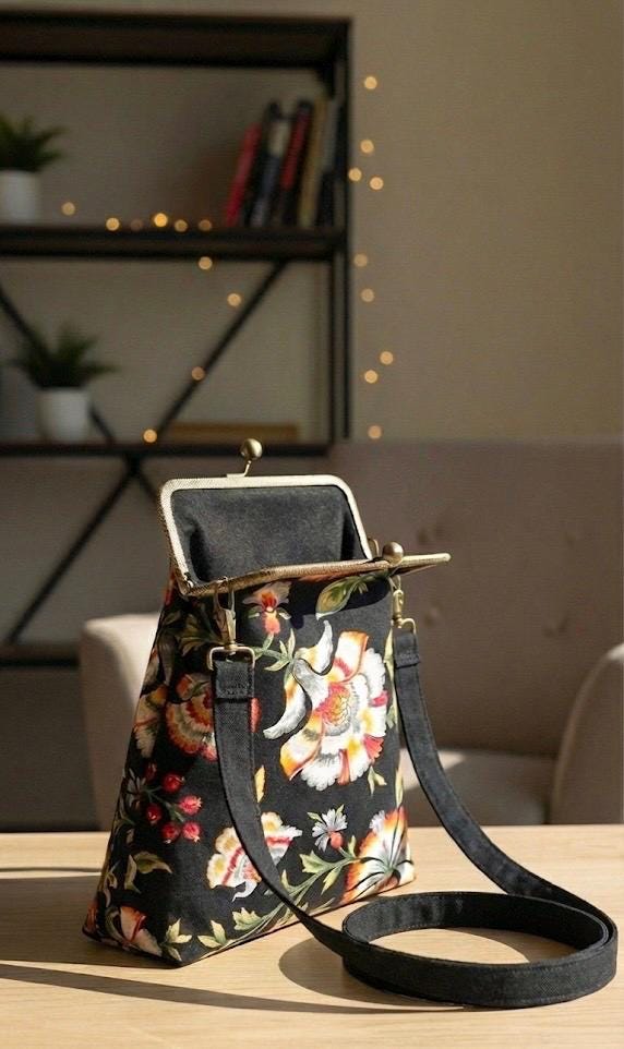 Vintage Floral Tapestry Crossbody Bag, Victorian Style Kiss Lock Purse for Cottagecore Lovers